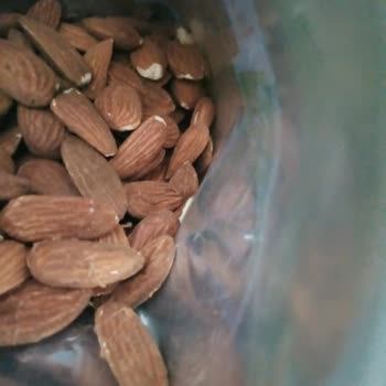 Böcekli Çiğ Badem Ürünü İçin İade Ve Sağlık Güvencesi Talebi