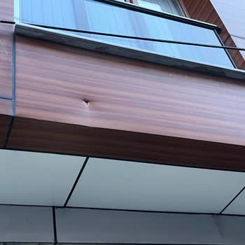 A101 Mağazasının Teslimat Aracının Binamı Vurması Ve Su Sızıntısı Nedeniyle Acil Onarım Talebi