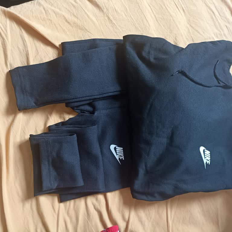 Görseldeki Eşofmanla Uyuşmayan Ürün Ve Cevapsız Müşteri Hizmetleri