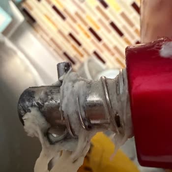 Schafer Pro Chef XL Makinesinde Aparat Bağlantı Bölümünden Siyah Madde Kaçması ve Sağlık Riski