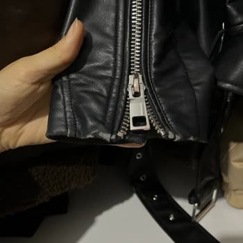 Kısa Sürede Soyulan Deri Ceket İçin Değişim Talebi