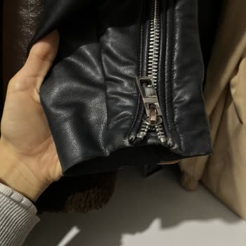 Kısa Sürede Soyulan Deri Ceket İçin Değişim Talebi