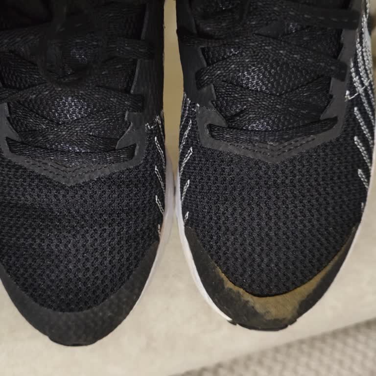 Nike Ayakkabısında Yapışkan Sorunu Ve Değişim Talebinin Reddedilmesi