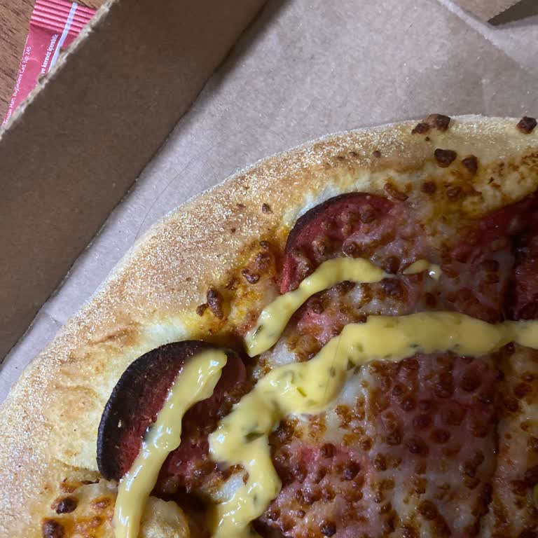 Domino’s Pizza’da Hamur İçinde Saç Teli Bulundu