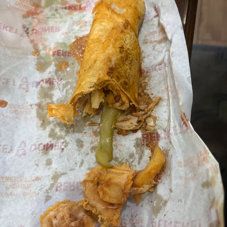 Bereket Döner Kadıköy’de Et Döner İstendi, Tavuk Dürüm Yanlış Gönderildi