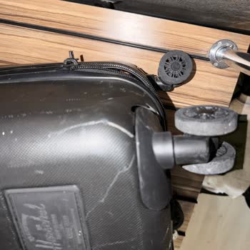 Sunexpress'in Teslim Ettiği Bavulun Tekerleği Kırıldı Ve Tam Bedeli Talep Ediliyor