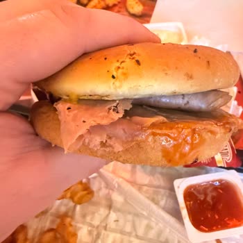 Arby's Şubesinde Eksik Et, Şekerli Kola Ve Yanık Patates Nedeniyle Ücret İadesi Talebi