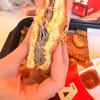 Arby's Şubesinde Eksik Et, Şekerli Kola Ve Yanık Patates Nedeniyle Ücret İadesi Talebi