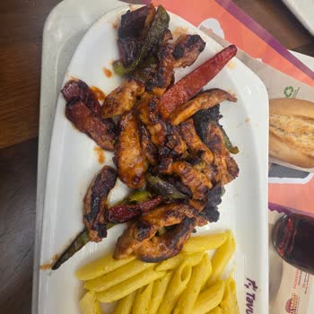 Tavuk Dünyası Şubesinde Çiğ Makarna Ve Yetersiz Sos Şikayeti