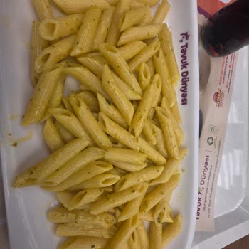 Tavuk Dünyası Şubesinde Çiğ Makarna Ve Yetersiz Sos Şikayeti