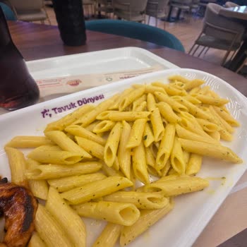 Tavuk Dünyası Şubesinde Çiğ Makarna Ve Yetersiz Sos Şikayeti