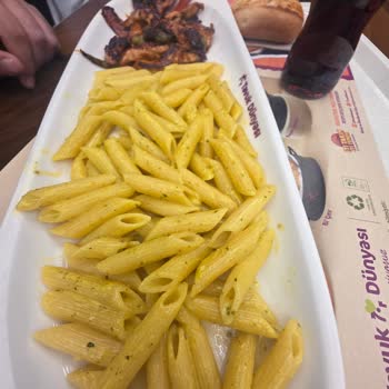 Tavuk Dünyası Şubesinde Çiğ Makarna Ve Yetersiz Sos Şikayeti