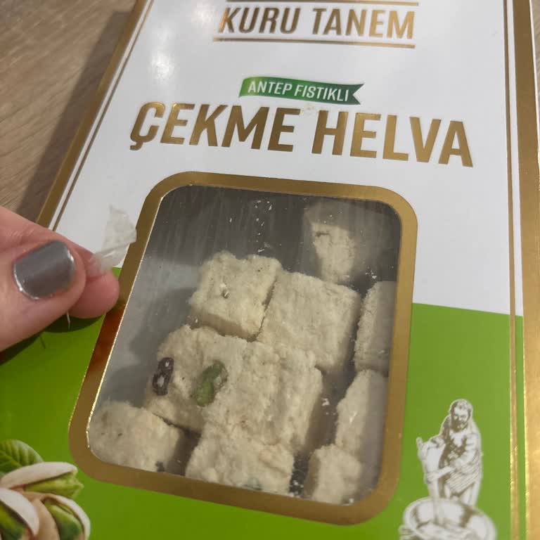 Helva İçinde Plastik Parça Çıktı Gıda Güvenliği Endişesi