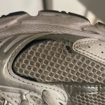 New Balance 530 Ayakkabısının Çift Yırtılması Ve Mağaza İlgisizliği