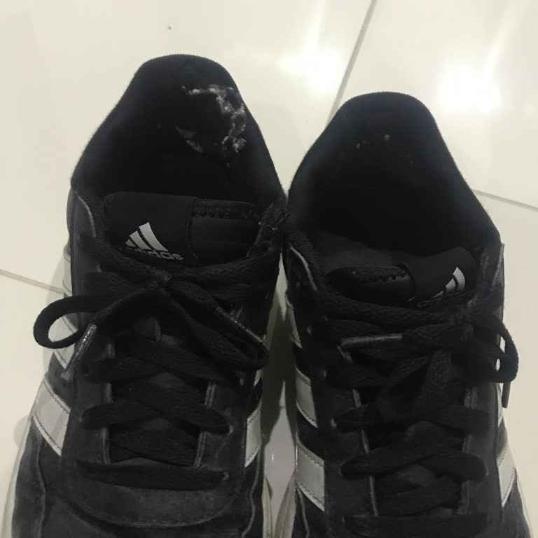 İki Ayda İç Astarda Yırtılan Adidas Ayakkabı İçin Değişim Talebi