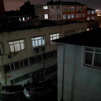 İstanbul Beyoğlu'nda Bahçeler Üstü Sokak Lambaları Yanmıyor, Güvenlik Riski Oluştu