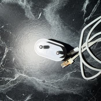 Apple Şarj Aleti Ve Kablo Aşırı Isınma Nedeniyle Yangın Riski