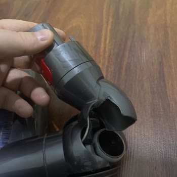 Dyson V11 Advanced Süpürge Başlığının Garanti Süresi İçinde Kırılması Ve Ücretsiz Değişim Talebi