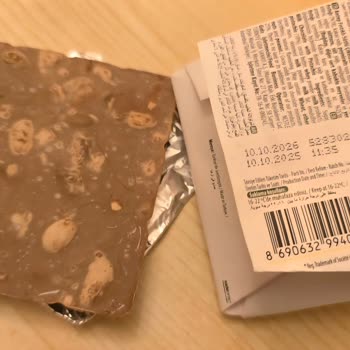 Mantar Görünümü Ve Kötü Koku İle Çikolata Sağlık Riski Oluşturuyor