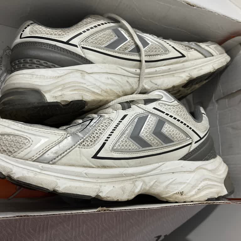 Kısa Kullanımda Kötü Koku Gelişen Hummel Ayakkabının Garanti Reddi