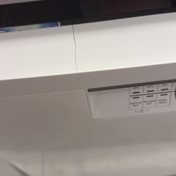 Beko BM 4044 Bulaşık Makinesinin Kapak Çatlaması Ücretsiz Değişim Talebi