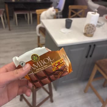 Badem Krokan Etiketi Çilek Dolgusu İle Yanıltıyor Ve Çözüm Talep Ediliyor