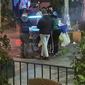 Kocatepe Mahallesi Seyyar Satıcıların Dumanı Bölgeyi Zehirliyor