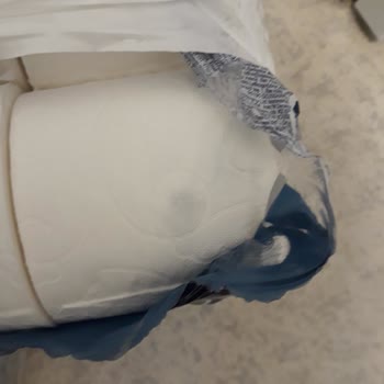 Şok Market Selpak Tuvalet Kağıdında Boya Lekesi Ve Defolu Rulolar