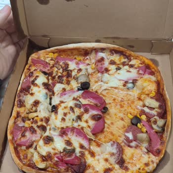 Islak Ve Dağılmış Pizza, Gecikmeli Ve Kalitesiz Sunum