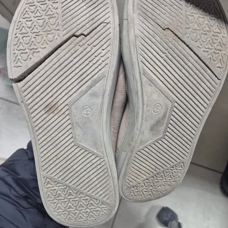 Ayakkabının Kısa Sürede Kırılması Ve Mağaza Yetkililerinin Kaba Tutumu