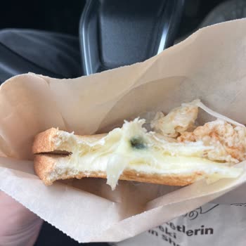 Küflü Peynirli Tostta Sağlık Riski Ve Tazminat Talebi