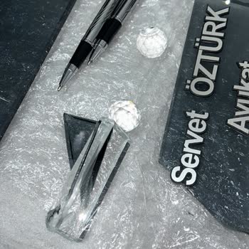 Kırık Ürünler Ve Kaba Firma Üslubu