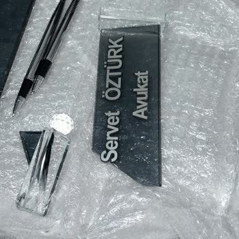 Kırık Ürünler Ve Kaba Firma Üslubu