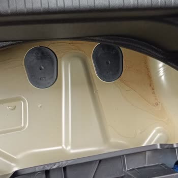 Bagajda Pas Lekesi: Sıfır Citroen C4'te Garanti Kapsamında Çözüm Talebi