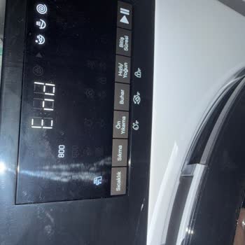 Sıfır Çamaşır Makinesinde Sıkma Sorunu Ve Ürün Değişimi Talebi