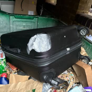 Kırık Bagaj Ve Kemoterapi Hastasına Yardım Eksikliği