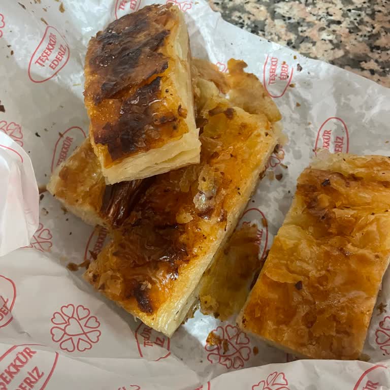 Yanık Ve Soğuk Börek, Restorandan Cevap Yok, Tam İade Talebi