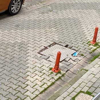 Türk Telekom'un Gürültülü Rögar Kapağı Mahallenin Uyku Düzenini Bozuyor