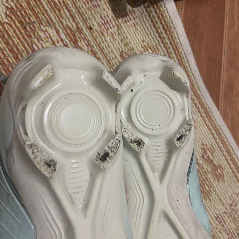 Nike Phantom Luna Kramponunda Erken Çivi Kırılmaları Ayıplı Ürün Şikayeti