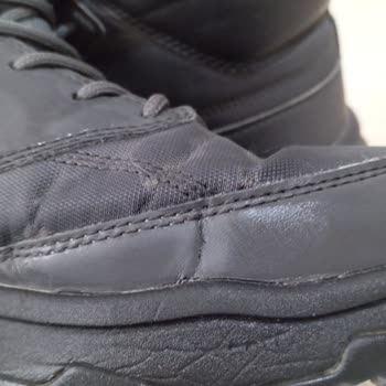 Kısa Sürede Yırtılan Reebok Botta Üretim Hatası Değişim Talebi