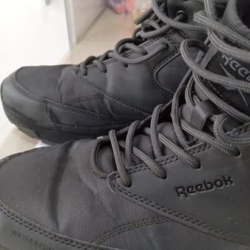 Kısa Sürede Yırtılan Reebok Botta Üretim Hatası Değişim Talebi