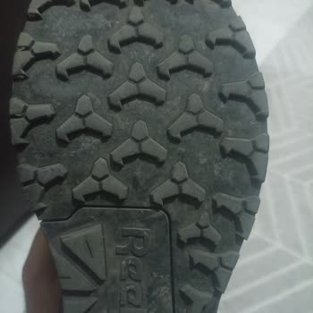 Kısa Sürede Yırtılan Reebok Botta Üretim Hatası Değişim Talebi
