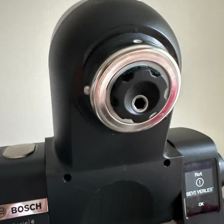 Bosch Hamur Yoğurma Makinesinde Aparat Takma Bölümünün Kilitlenmesi