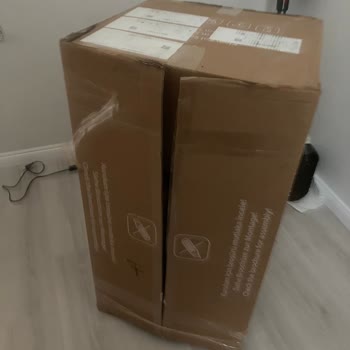 Normod'dan Gelen L Koltuk Teslimatında Özensiz Taşıma Ve Hasarlı Koli Şikayeti