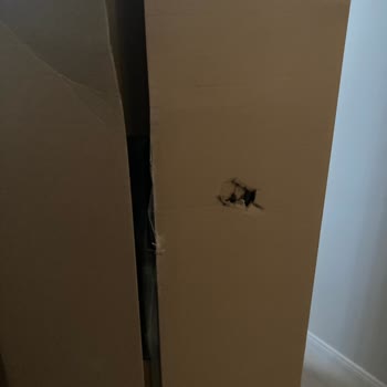 Normod'dan Gelen L Koltuk Teslimatında Özensiz Taşıma Ve Hasarlı Koli Şikayeti