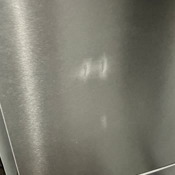 Bosch Buzdolabımın Dış Yüzeyi Normal Deterjanla Temizledikten Sonra Renk Değişti