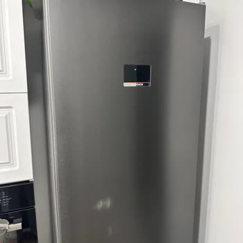 Bosch Buzdolabımın Dış Yüzeyi Normal Deterjanla Temizledikten Sonra Renk Değişti