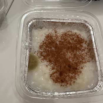Küflenmiş Sütlaçlar Gıda Güvenliğini Tehdit Ediyor Ve Restorana Güvenimizi Sarsıyor