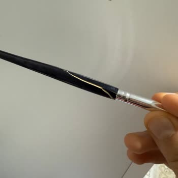 Yeni Fırça Seti Su İle Yıkamada Sapları Çatladı