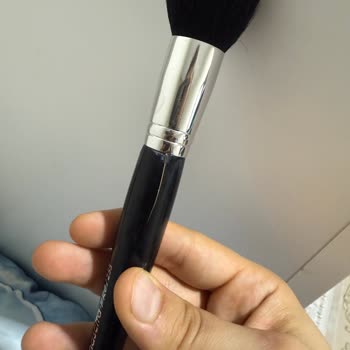 Yeni Fırça Seti Su İle Yıkamada Sapları Çatladı